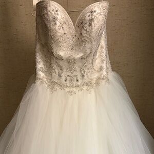 Elegant Cinderella, Sweetheart Top Wedding Dress